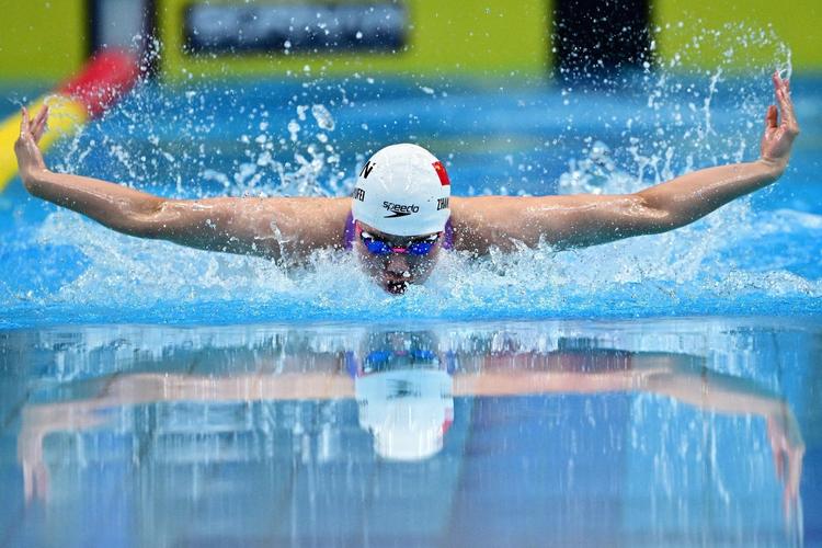 直播:女子100米蝶泳决赛