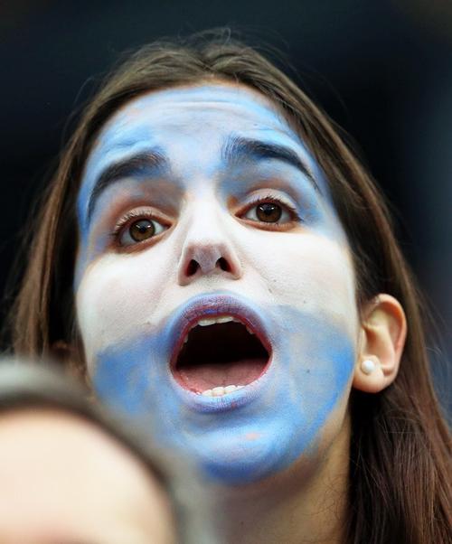 阿根廷女球迷豪迈庆祝
